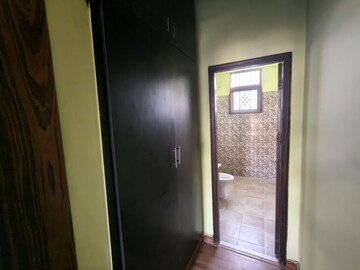 Room in 3 BHK Builder Floor at SS The Lilac, Sector 49 – for Rent