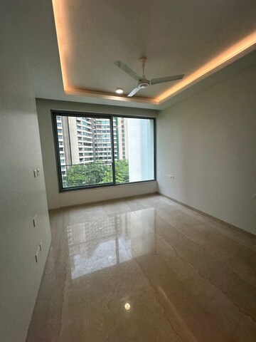 Room in 3 BHK Apartment at Oberoi Maxima, Andheri East – for Rent