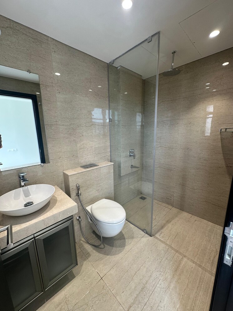 Bathroom, oberoi-maxima 3 Bedroom 1900 Sq.Ft. Apartment In Andheri East Mumbai 8684812