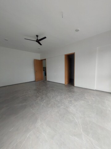 Room in 6 BHK Apartment at Aashiyana Park, Aundh – for Rent