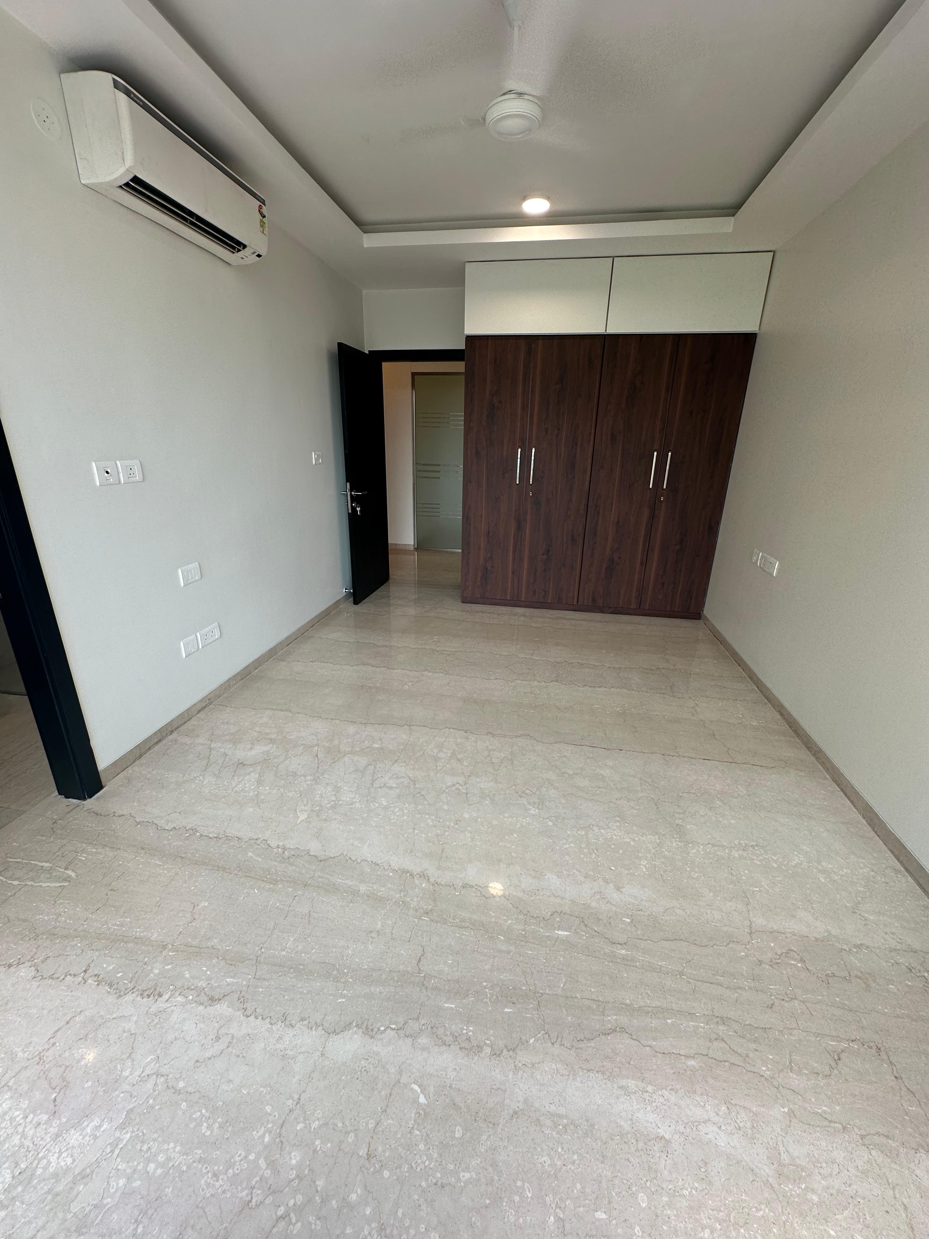 3 BHK 1900 Sq.Ft. Apartment in Oberoi Maxima