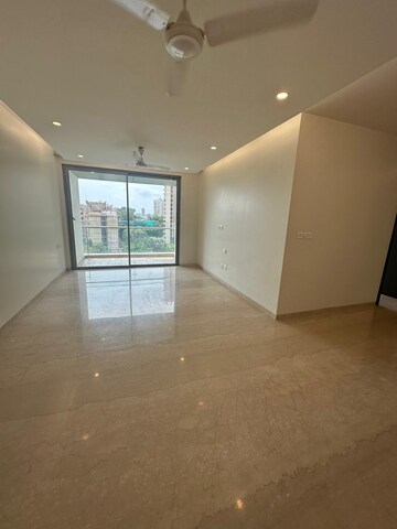 Room in 3 BHK Apartment at Oberoi Maxima, Andheri East – for Rent