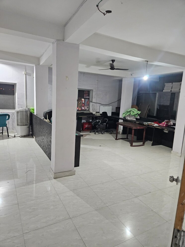  Parking, argora kathal more road Commercial Office Space 2000 Sq.Ft. In Argora Kathal More Road Ranchi 8684881