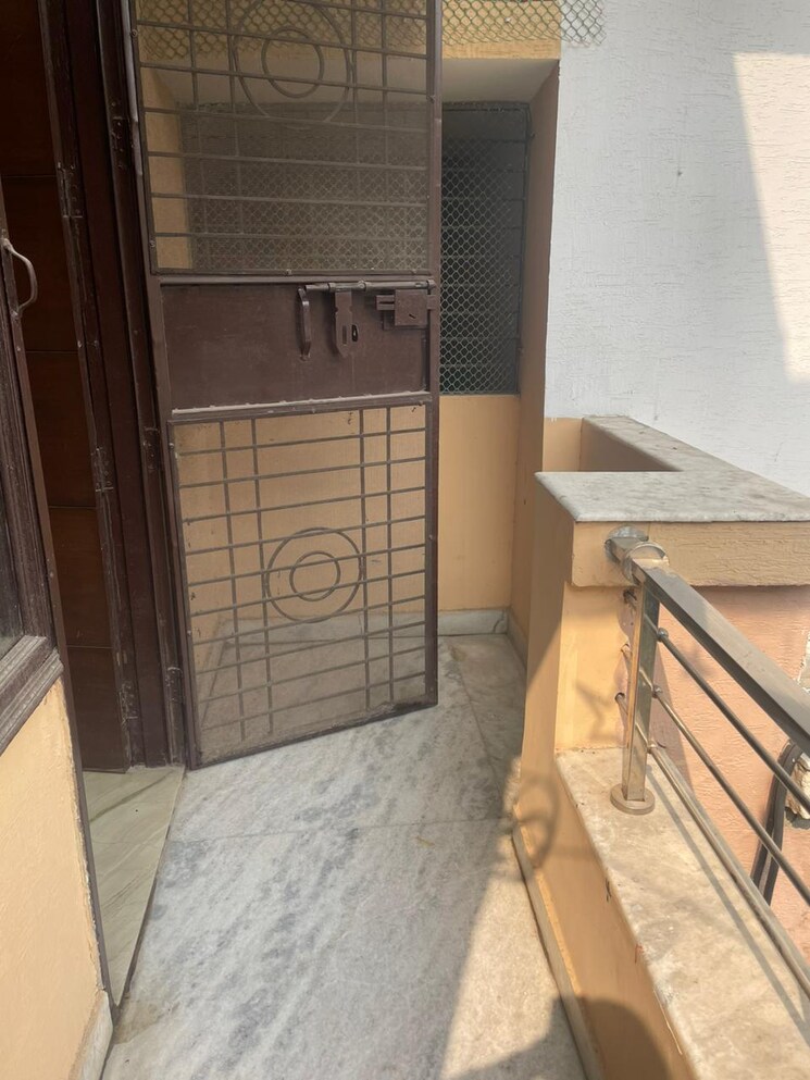 Balcony, green fields colony 3 Bedroom 225 Sq.Ft. Builder Floor In Green Fields Colony Faridabad 8684884