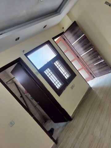 Furnished Amenities in 3 BHK Builder Floor at Ramesh Nagar – for Rent