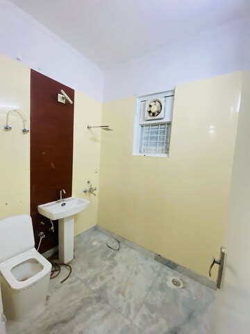 Team Area in 3 BHK Builder Floor at Green Fields Colony – for Sale