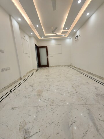 Room in 3 BHK Apartment at Dhakoli – for Rent