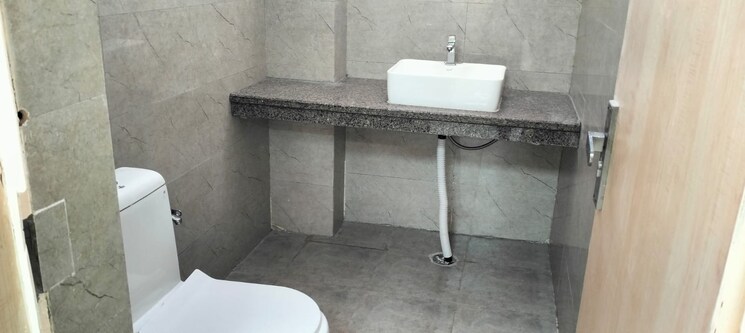 Bathroom, sector 3 Commercial Office Space 1000 Sq.Ft. In Sector 3 Noida 8685098