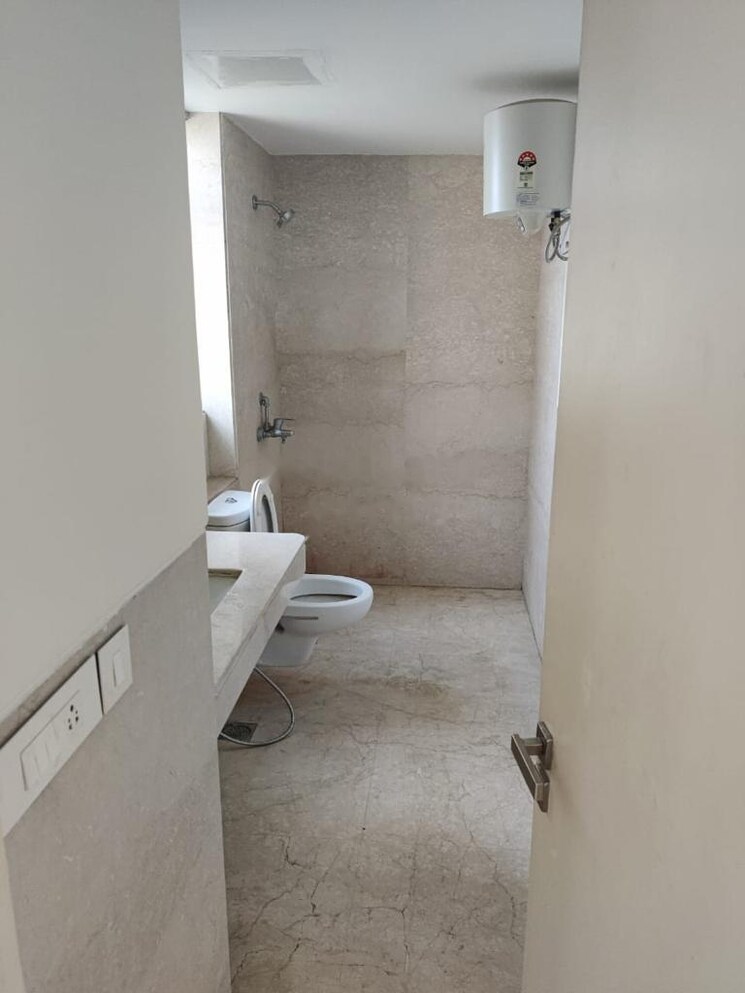 Bathroom, dlf-regal-gardens 3 Bedroom 1744 Sq.Ft. Apartment In Sector 90 Gurgaon 8685108