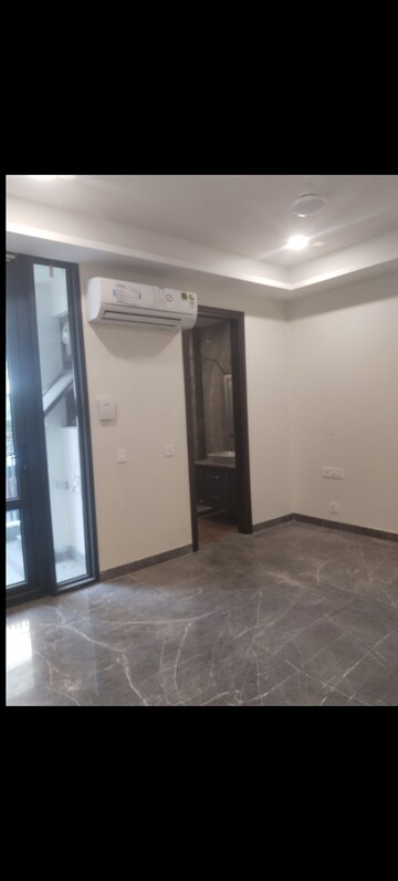 Building Lobby in 3 BHK Builder Floor at South Extension ii – for Rent