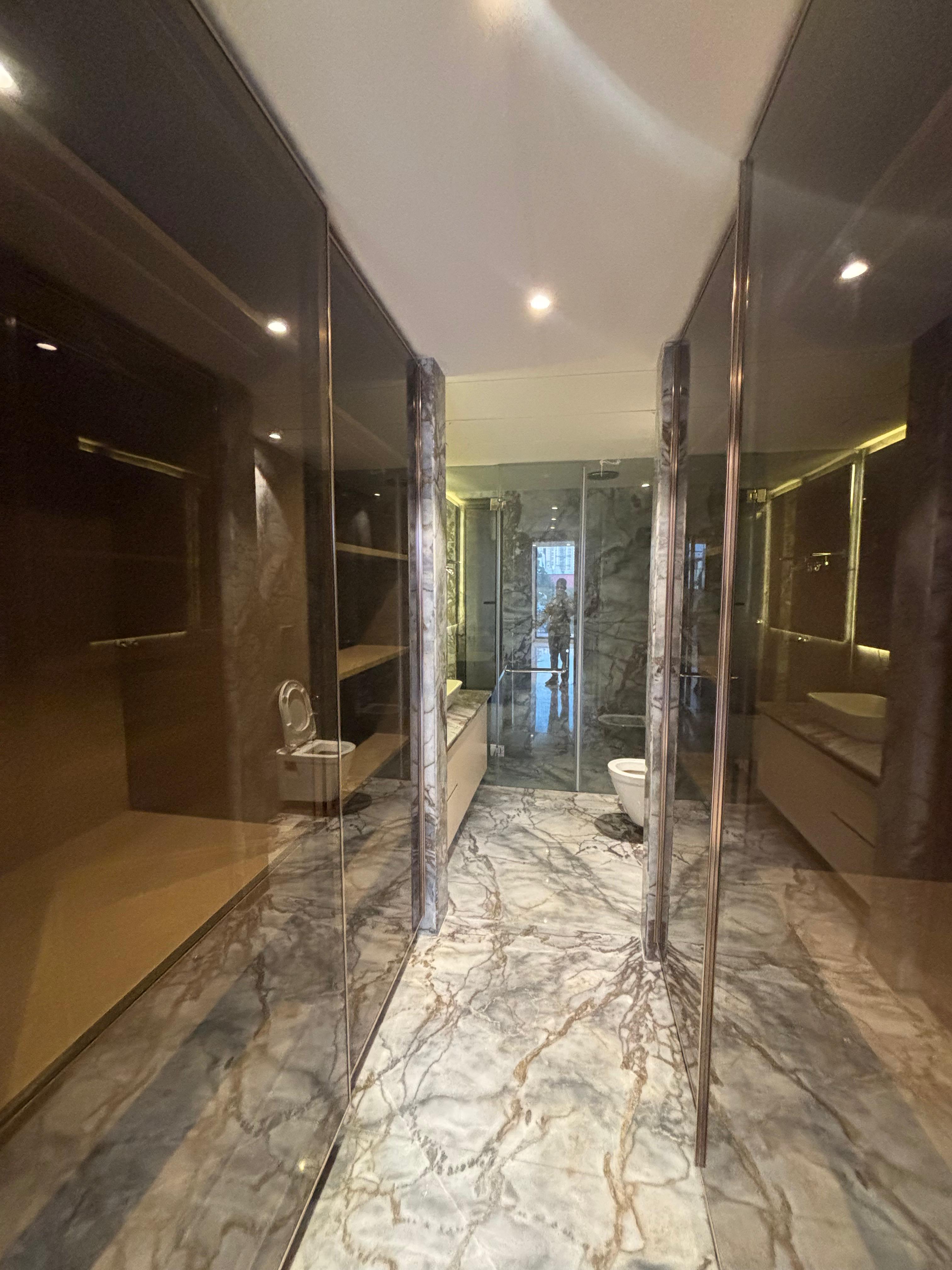 4 BHK + Servant Room 360 Sq.Yd. Builder Floor in DLF City Phase IV