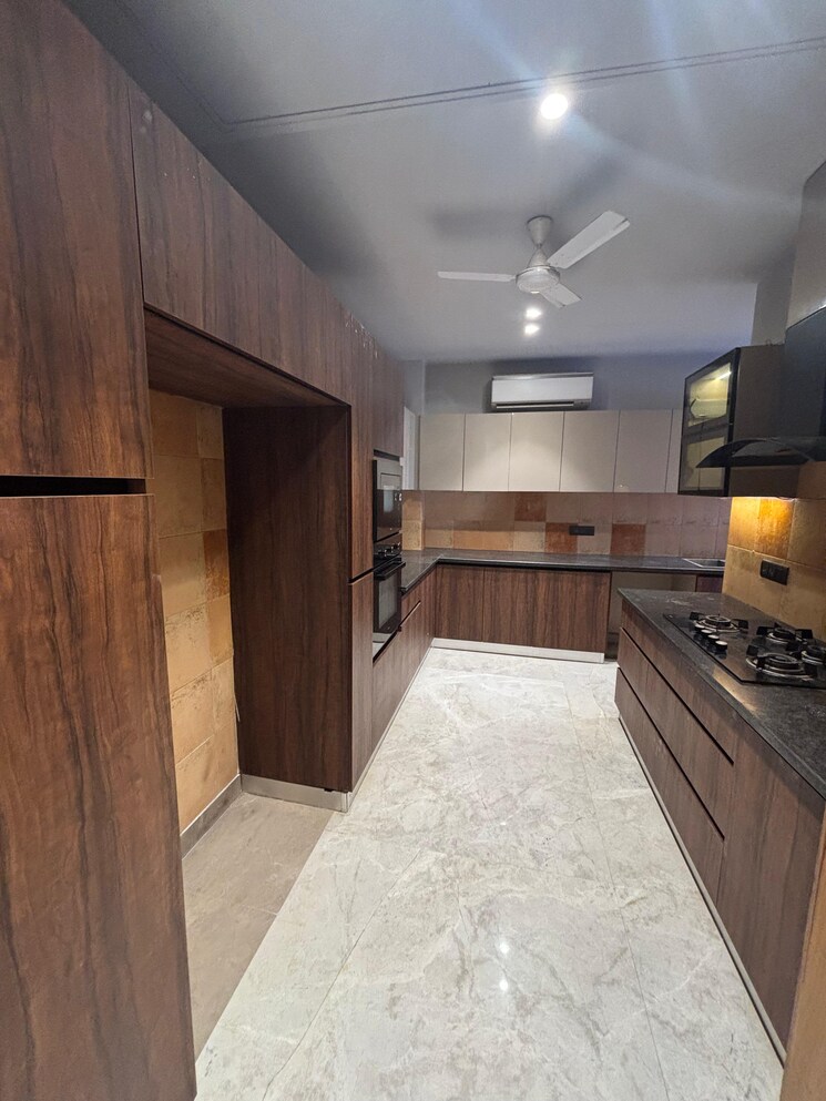 Kitchen, dlf-city-phase-iv 4 Bedroom 360 Sq.Yd. Builder Floor In Dlf Phase iv Gurgaon 8685174