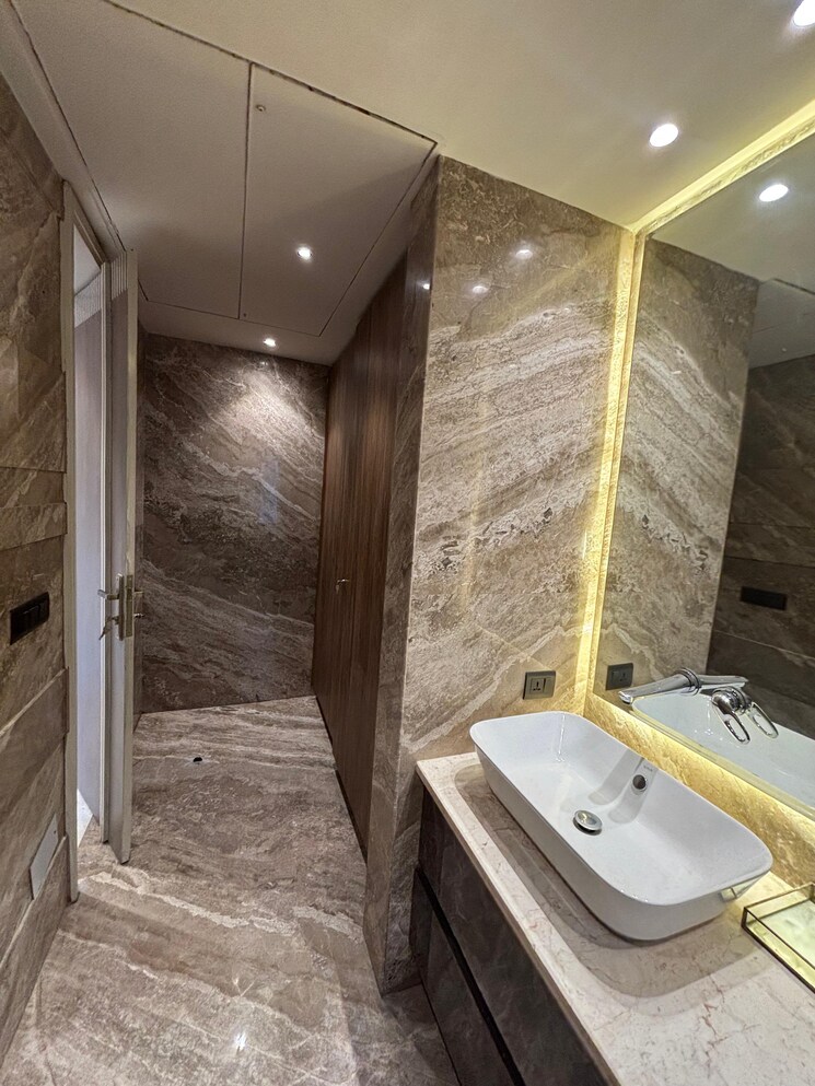 Bathroom, dlf-city-phase-iv 4 Bedroom 360 Sq.Yd. Builder Floor In Dlf Phase iv Gurgaon 8685174