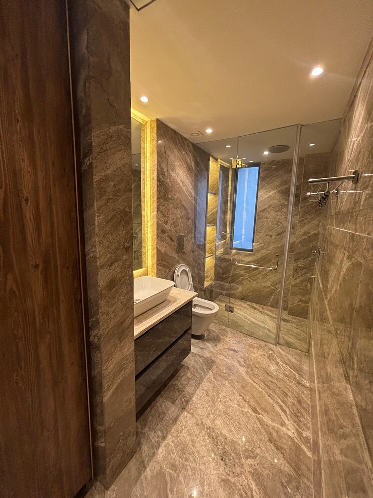 Bathroom, dlf-city-phase-iv 4 Bedroom 360 Sq.Yd. Builder Floor In Dlf Phase iv Gurgaon 8685174