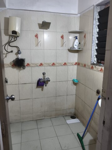 Bathroom in 1 BHK Apartment at Vile Parle West – for Rent