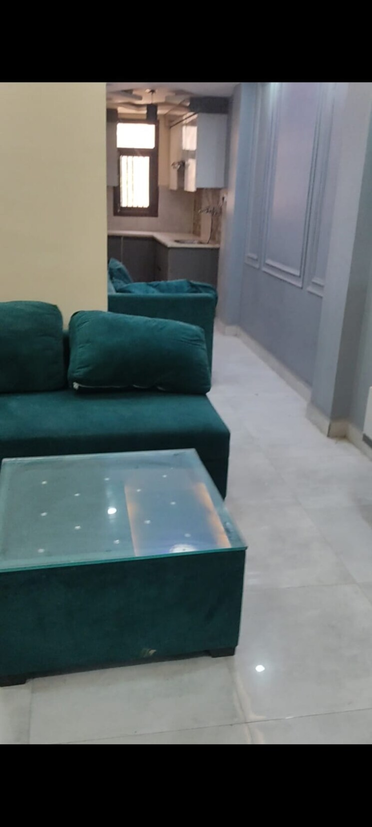 Living Room, dwarka mor 3 Bedroom 100 Sq.Yd. Builder Floor In Dwarka Mor Delhi 8685319