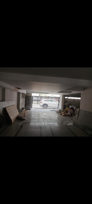 Parking in 3 BHK Builder Floor at Saket – for Rent
