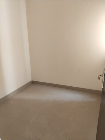 Room in 2.5 BHK Apartment at Amrapali Terrace Homes, Tech Zone 4 Greater Noida – for Rent