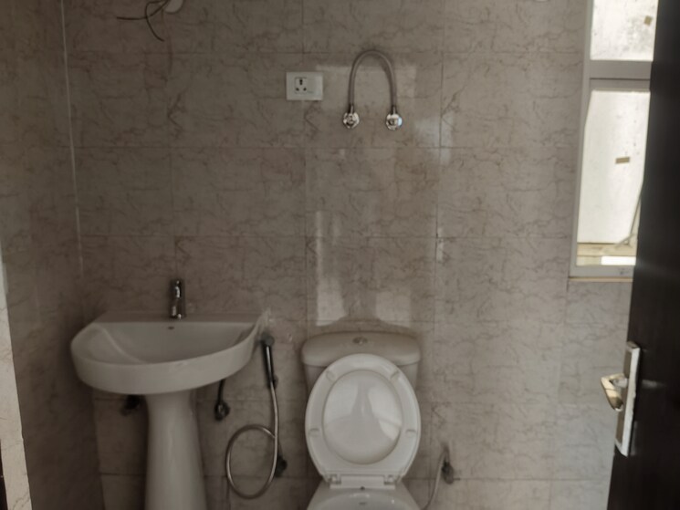 Bathroom, amrapali-terrace-homes 2.5 Bedroom 990 Sq.Ft. Apartment In Tech Zone 4 Greater Noida Greater Noida 8685418
