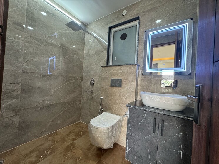 Bathroom, sushant-lok-3 3 Bedroom 200 Sq.Yd. Builder Floor In Sector 57 Gurgaon 8685521