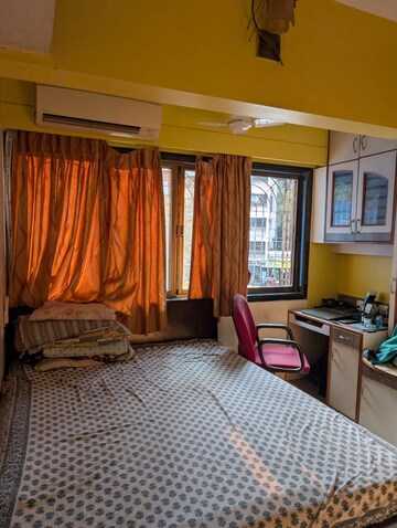 Bedroom in 3.5 BHK Apartment at Aristo Apartment, Andheri East – for Rent
