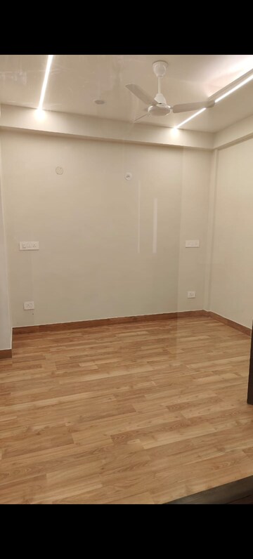 Room in 3 BHK Builder Floor at Safdarjung Enclave – for Rent