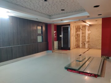 Room in  Showroom at Lalbagh rd – for Rent
