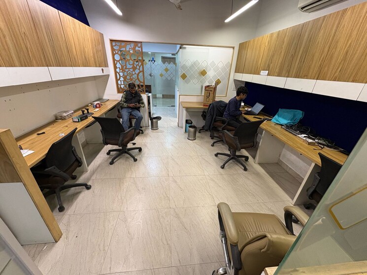 Team Area, emaar-emerald-plaza Commercial Office Space 600 Sq.Ft. In Sector 65 Gurgaon 8685733