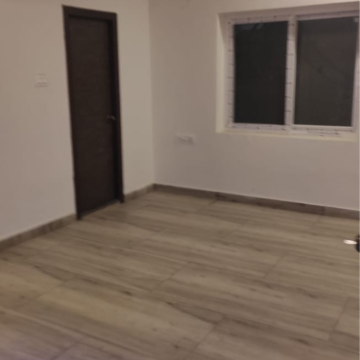 Room in 3 BHK Apartment at Dilshad Garden – for Sale
