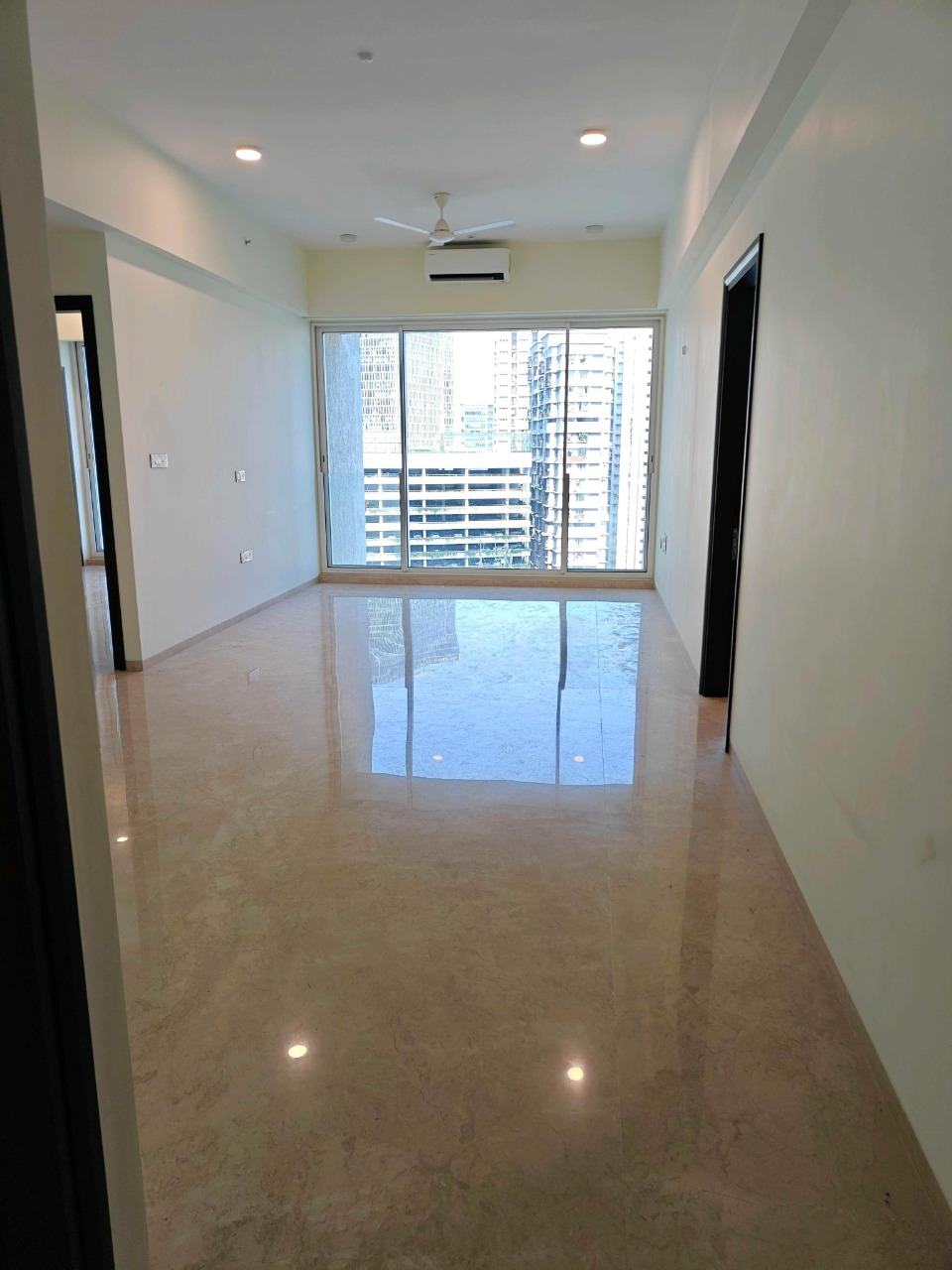 3 BHK + Servant Room Apartment For Rent in Raheja Imperia