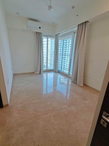 Room in 3 BHK Apartment at Raheja Imperia, Worli – for Rent