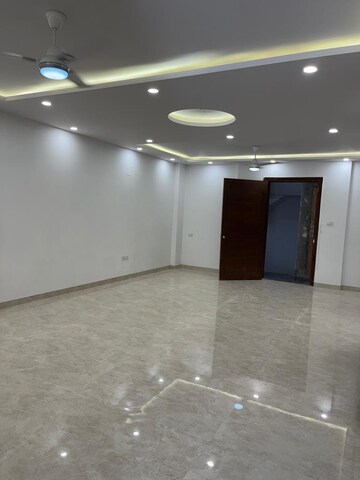 Team Area in 4 BHK Independent House at Chattarpur – for Sale