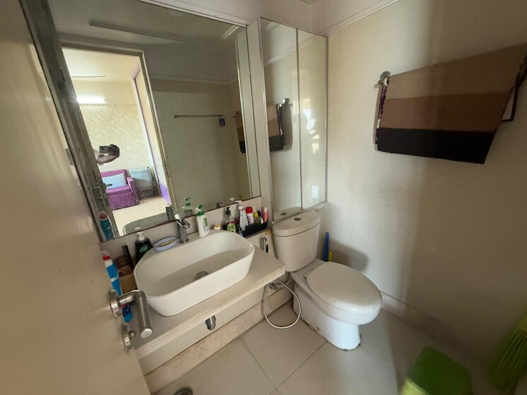 Bathroom, hiranandani-meadows 3 Bedroom 1490 Sq.Ft. Apartment In Manpada Thane 8685691