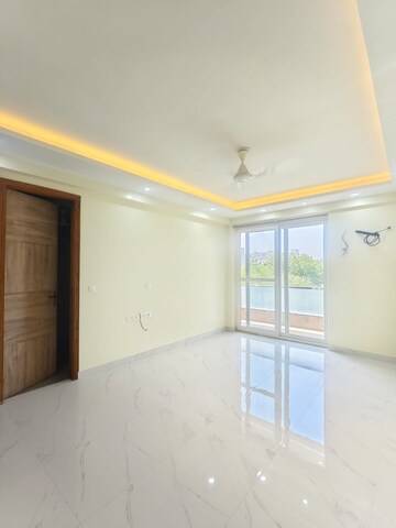 Room in 3 BHK Builder Floor at Palam Vihar – for Rent
