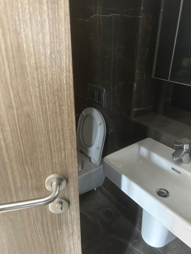 Bathroom, lodha-marquise 4 Bedroom 1600 Sq.Ft. Apartment In Worli Mumbai 8685895