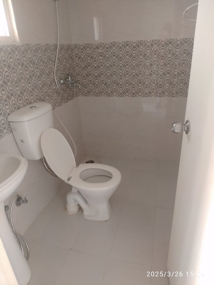 Bathroom, gaur-city-2-14th-avenue 2 Bedroom 955 Sq.Ft. Apartment In Sector 16c Greater Noida Greater Noida 8686034