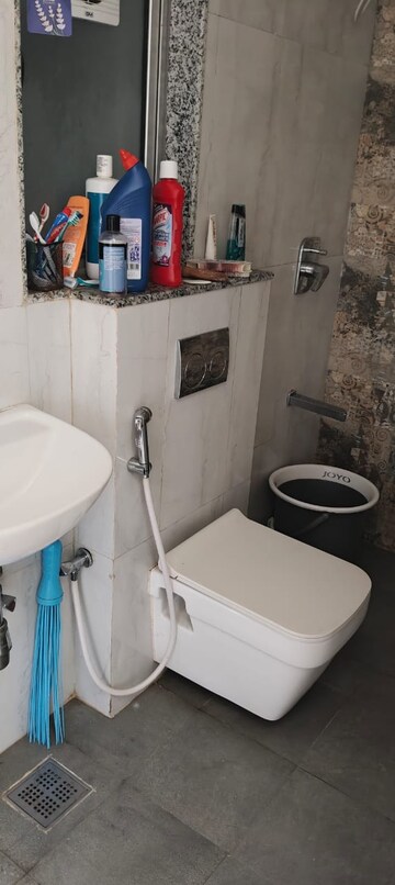 Attached Bathroom in 1.5 BHK Apartment at Andheri East – for Rent