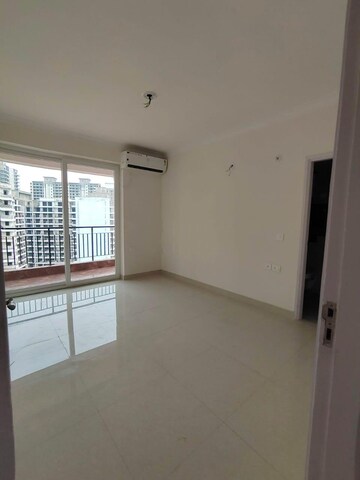 Room in 3 BHK Apartment at Pareena The Elite Residences, Sector 99 – for Rent