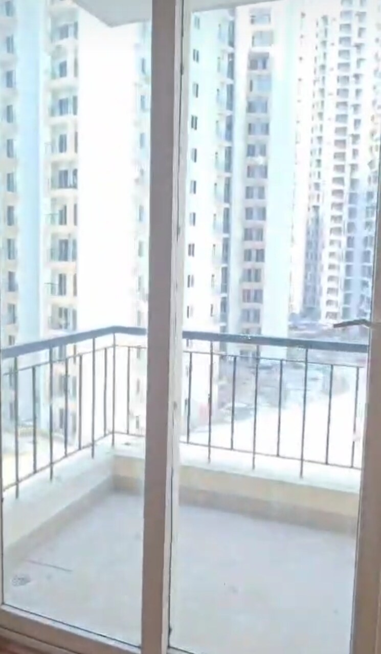 Balcony, amrapali-dream-valley 2.5 Bedroom 920 Sq.Ft. Apartment In Tech Zone 4 Greater Noida Greater Noida 8686166