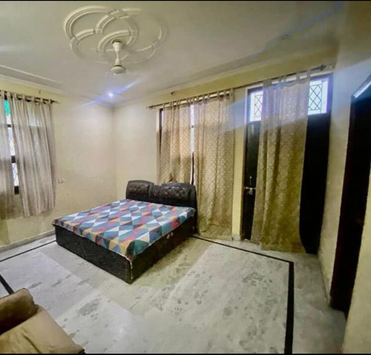 Bedroom, dayal bagh 3 Bedroom 100 Sq.Yd. Apartment In Dayal Bagh Faridabad 8686131