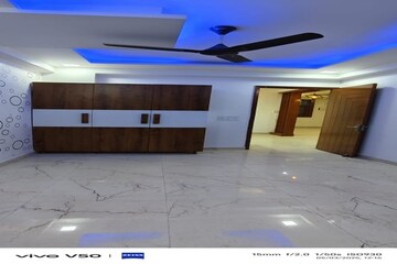 Team Area in 3 BHK Builder Floor at Shakti Khand Iii – for Rent