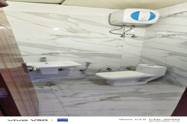 Bathroom, shakti khand iii 3 Bedroom 1496 Sq.Ft. Builder Floor In Shakti Khand Iii Ghaziabad 8686210