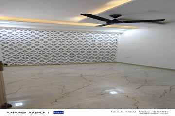 Room in 3 BHK Builder Floor at Shakti Khand Iii – for Rent