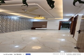 Parking in 3 BHK Builder Floor at Shakti Khand Iii – for Rent