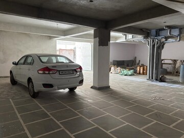 Parking in 1 RK Builder Floor at Sector 40 – for Rent