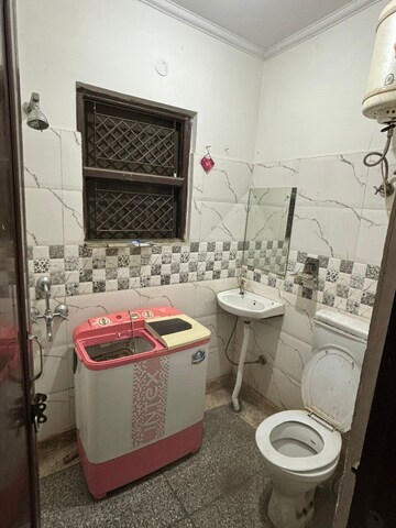 Bathroom in 1 BHK Apartment at Dlf City Phase 3 – for Rent