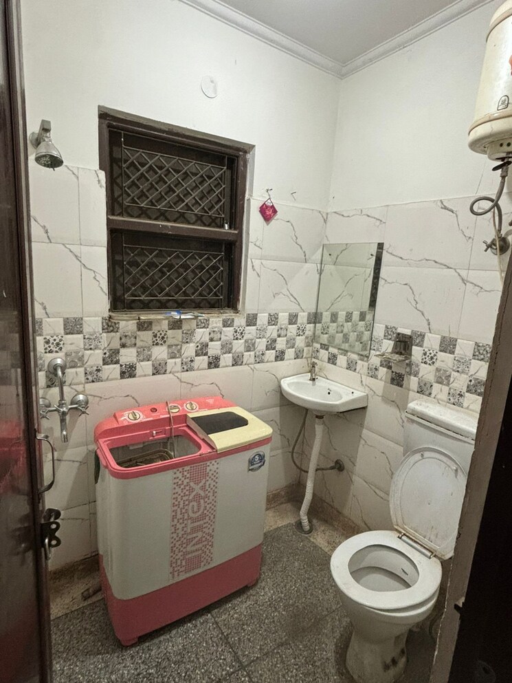 Bathroom, dlf city phase 3 1 Bedroom 600 Sq.Ft. Apartment In Dlf City Phase 3 Gurgaon 8686453