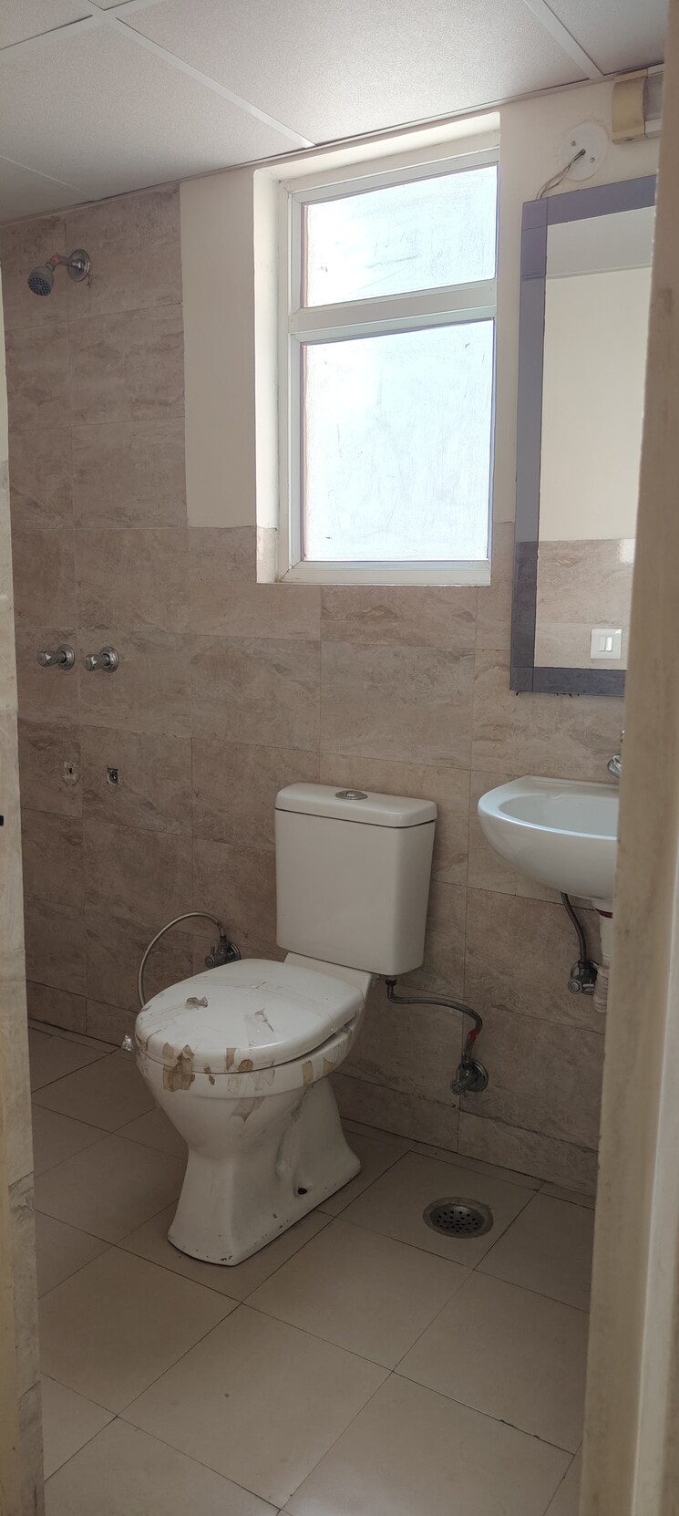 Bathroom, wave-dream-homes 2 Bedroom 808 Sq.Ft. Apartment In Wave City Ghaziabad 8686523