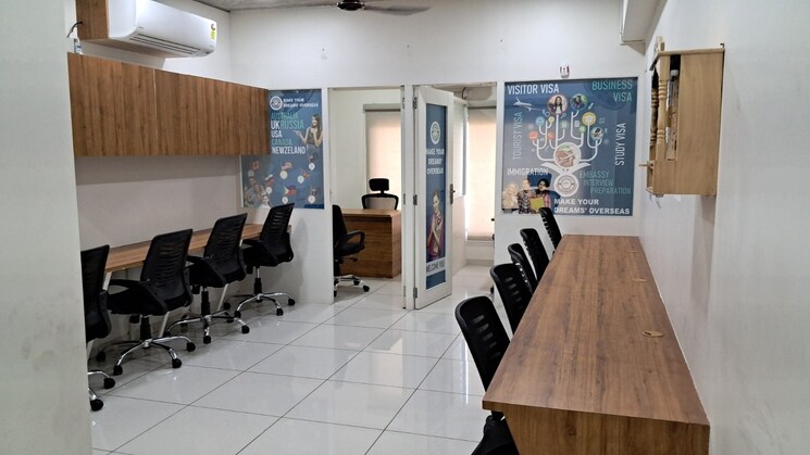 Team Area, sun-westbank Commercial Office Space 720 Sq.Ft. In Navrangpura Ahmedabad 8686536