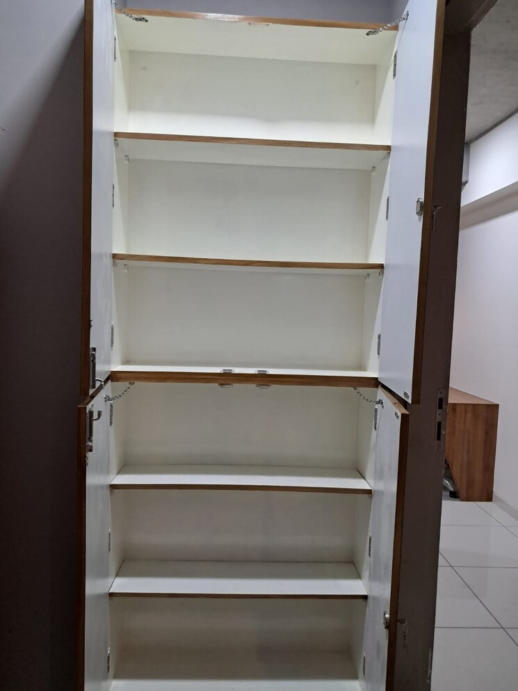 undefined, sun-westbank Commercial Office Space 720 Sq.Ft. In Navrangpura Ahmedabad 8686536